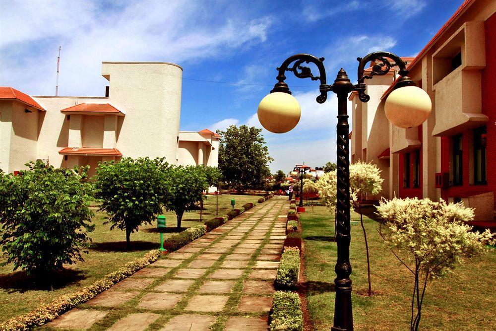 Naturoville Ayurvedic And Yoga Retreat Hotel Rishīkesh Eksteriør billede