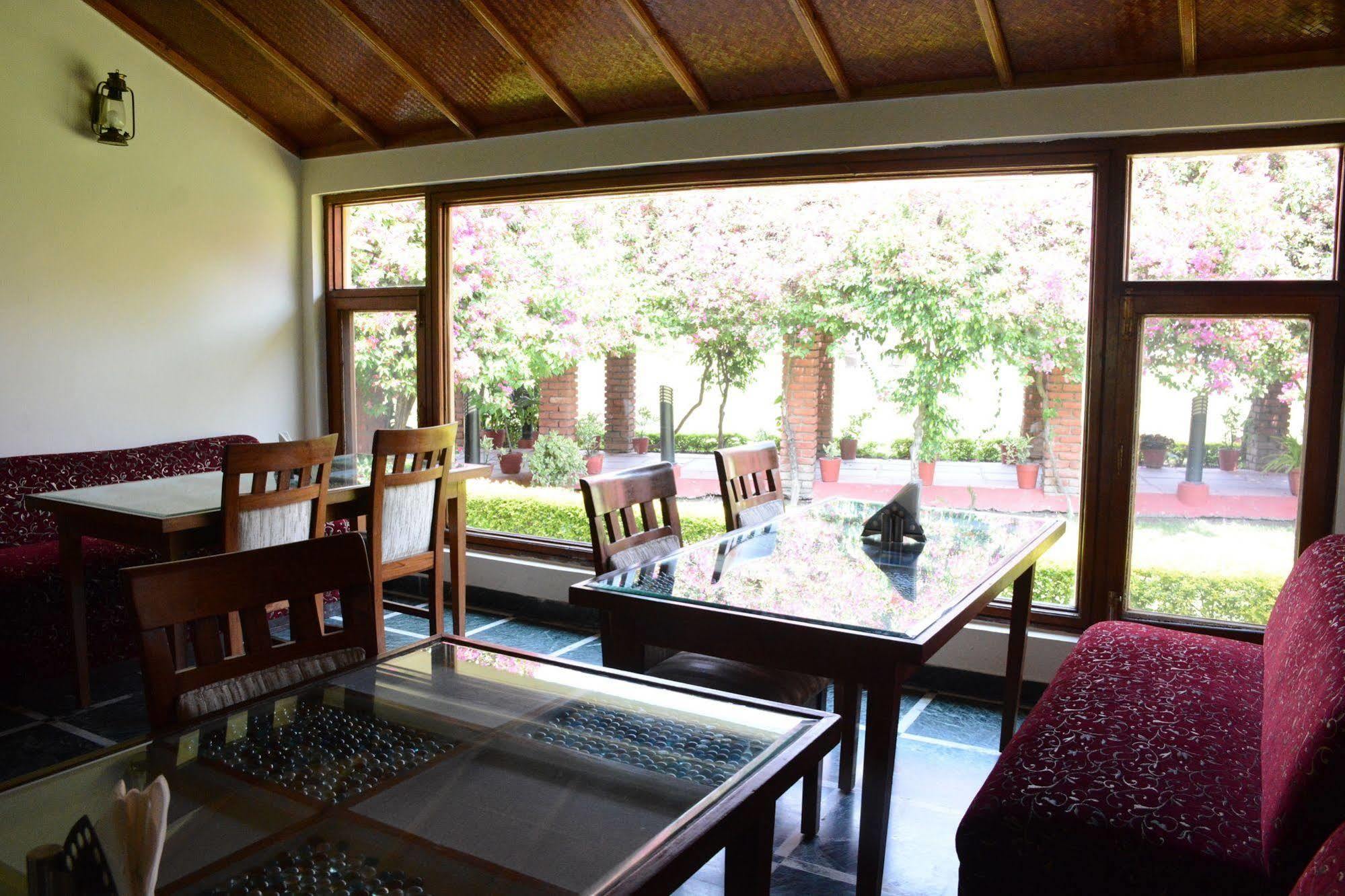 Naturoville Ayurvedic And Yoga Retreat Hotel Rishīkesh Eksteriør billede