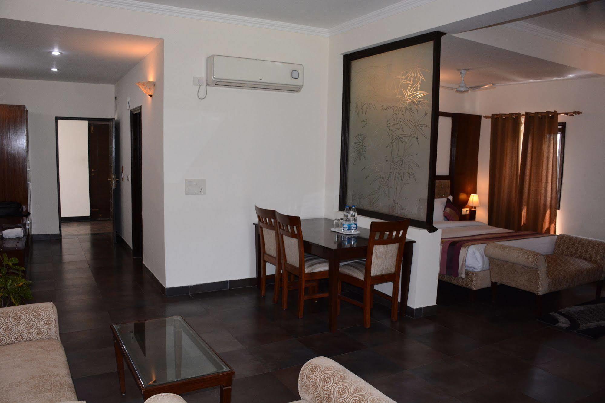 Naturoville Ayurvedic And Yoga Retreat Hotel Rishīkesh Eksteriør billede